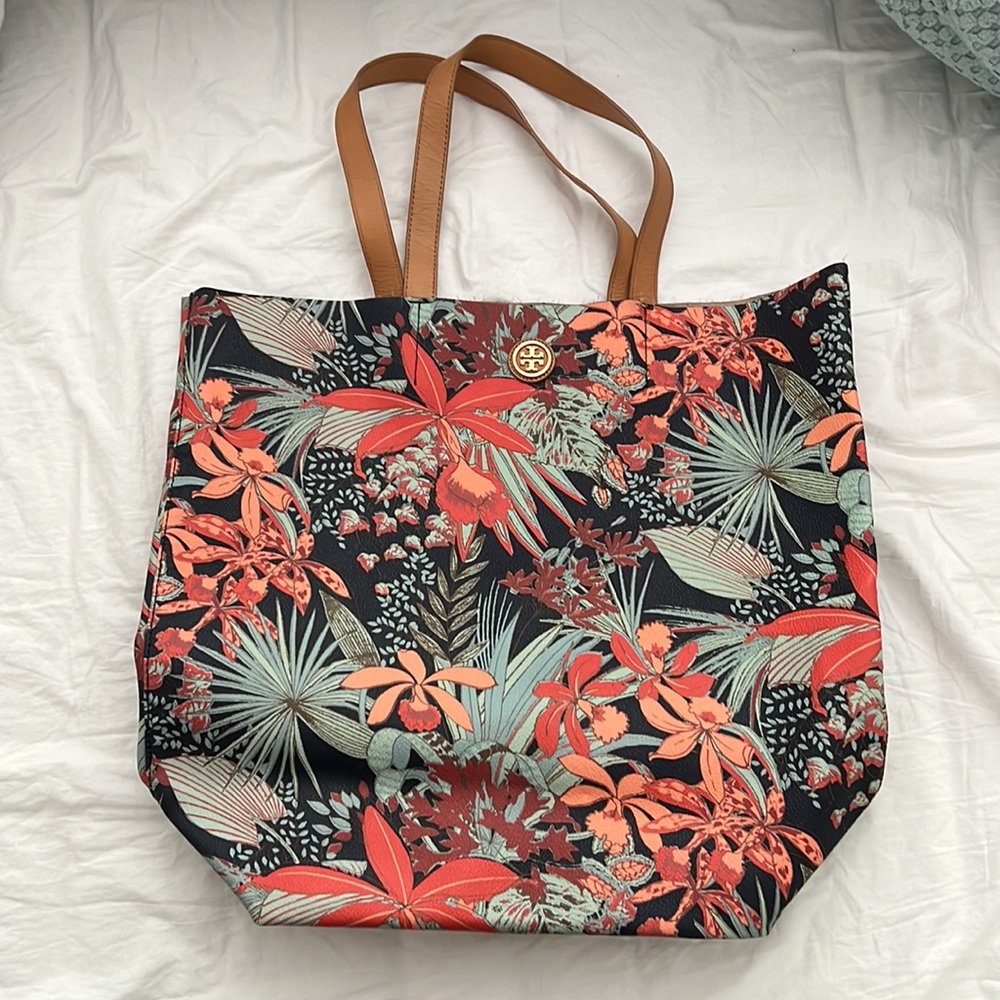 Beautiful tote Tory Burch bag